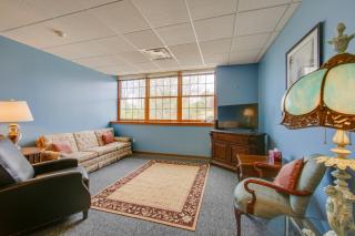 Conference Center and Pond New Kensington Apartment - 0