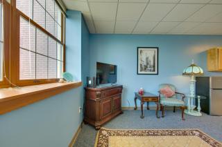 Conference Center and Pond New Kensington Apartment - 6