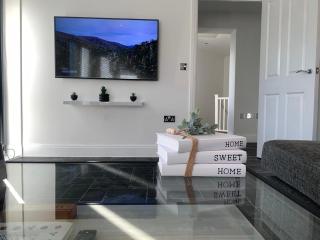 Luxury 2 Bedroom Northampton Townhouse with Balcony - Northampton - 3