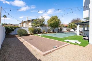 Pickle Ball, Pool, Outdoor Bar with Swings, Games, Bocce - Phoenix - 3