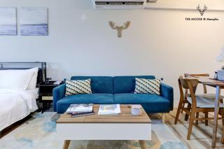The Moose #11 - Luxe Modern loft with King Bed, Free Parking & Wi-Fi - 9