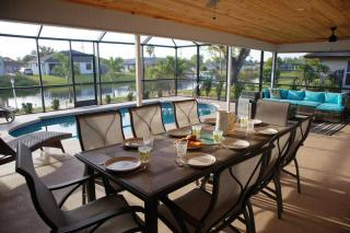 Cozy Retreat, heated pool, water canal, bikes,3 bedroom - Cape Coral - 9