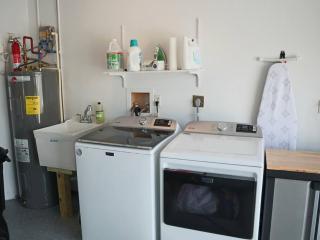 Cozy Retreat, heated pool, water canal, bikes,3 bedroom - Cape Coral - 4