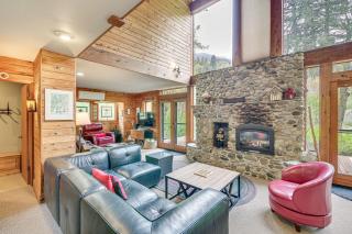 Riverfront Skykomish Cabin with Private Hot Tub! - Skykomish - 8