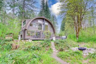 Riverfront Skykomish Cabin with Private Hot Tub! - Skykomish - 0