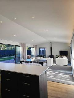 Spacious Family Home - Kirwee - 0