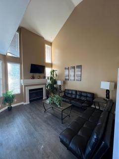 3 bedroom modern home with pool area at the Tustin Marketplace -15 minutes to Disneyland - Tustin - 7