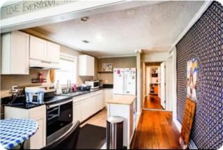 Hilltop Hideaway Unit 1 - Atlanta - 6