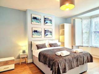 Spacious 2 bedroom 3 min walk Mile End Station -Sleeps 5 - London - 7
