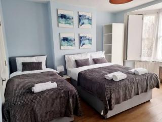 Spacious 2 bedroom 3 min walk Mile End Station -Sleeps 5 - London - 1
