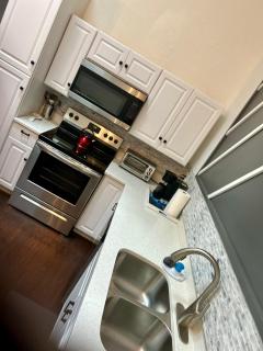 Renovated Peaceful Luxury Walk to Mall Park Publix - 6