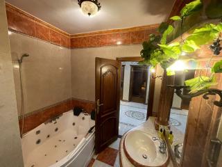 Luxurious Villa with Private Swimming Pool - Sheikh Zayed - 1