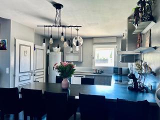 villa avec jardin et piscine - 0