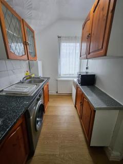No Frills & Nothing Fancy 1 Bed Studio City Centre - 1