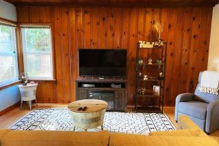 Cozy King Bed Cabin Fireplace - Chico - 6