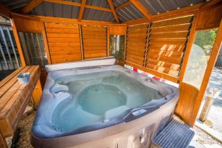 Tequila Sunrise Big Space Lots of Fun Hot Tub - 6
