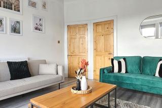 Spacious Haven with Free Parking - 6