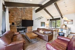 Happy Daze Big Space Near Village Lots of fun Hot Tub - Blue Mountains - 4