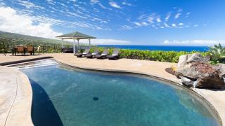 PACIFIC VISTA RETREAT Stunning 5BR Home Overlooking Ocean Privacy and Pool - Kailua-Kona - 8