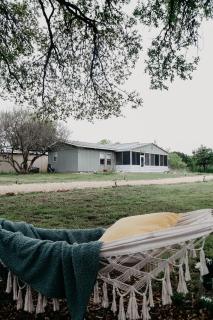 Hadley's House - A Country 3 Bdrm with Screened-In Porch - New Braunfels - 2