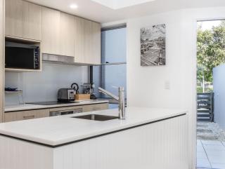 Stunning She Oak Lane - 2 Bedroom Apartment! - 3