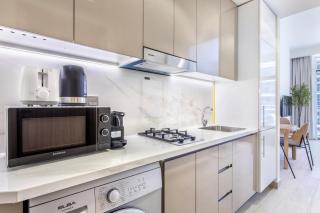 Cozy Studio Getaway In Azizi 17! Sleep 3 Adults - Dubai - 2