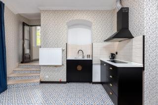 Room with quite yard view - 8