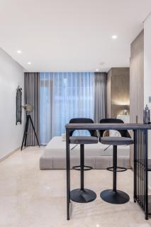 Designer Glam Studio Steps from Burj Khalifa - 7