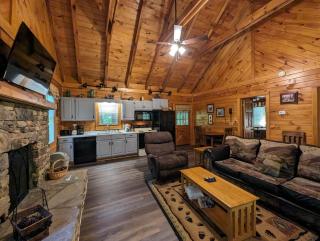 ER57 - Bear Haven - Great location! Close to all the action! cabin - 5