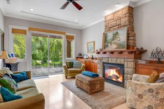 Elegant Boise River Home at Bown Crossing with Hot Tub - Boise - 3