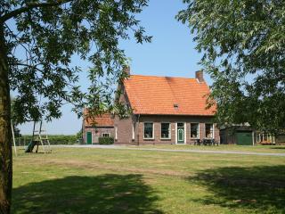 Authentic farmhouse in Zeeland Flanders - 0