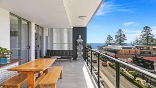 Breezes - Oceans Edge Ocean Views , Wifi Accom Holidays - Terrigal - 0