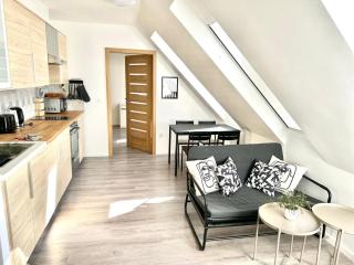 Palace Quarter 2 Peaceful Modern Central Top Floor Apartment - Budapest - 6