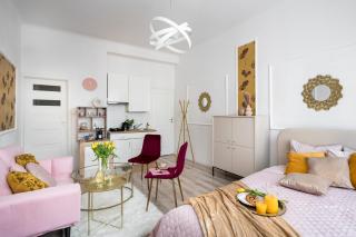 Pink Elephant 2x1BR Studio in historic Tenement House 1 km from Warsaw Central - 3
