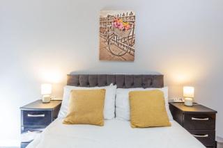 Stella Stays, Sleeps 6 - Long Term Discounts! Contractors, Relocators heaven! - Litherland - 1