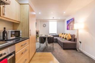Stella Stays, Sleeps 6 - Long Term Discounts! Contractors, Relocators heaven! - Litherland - 0