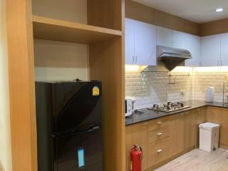 Entire guest house family friendly duplex in the city - Pom Prap - 5