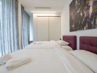 Youhosty - Duomo - 1