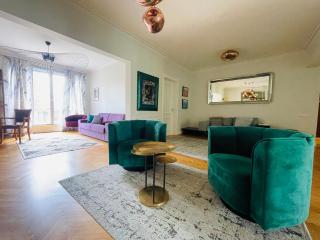 Executive Apartment - PERFECT FOR REMOTE OFFICE - - 9