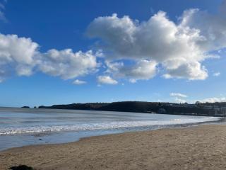 Stylish Saundersfoot 2-Bed Seaview Apartment, Balcony & Parking - Pembrokeshire - 0