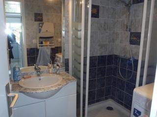 VILLA 3 PCES MEZ 42m2 + TERRASSE 11m2 REF 4054 - 4