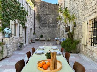 Olea Apartments in a Historic 17th Century Palace Perast - Perast - 7