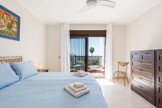 Incredible apartment with sea views and balcony - 3