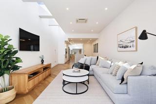 Royal Redfern Isyd - Sidney - 0