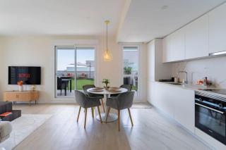 Modern 2-Bed Apartment with Huge Terrace - 8