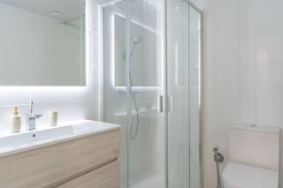 Modern 2-Bed Apartment with Huge Terrace - Marbella - 5