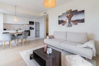 Modern 2-Bed Apartment with Huge Terrace - Marbella - 4