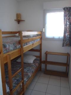 APPT 3 PIECES 28m2 + LOGGIA 8m2 REF 4046 - 5