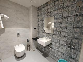Yogu's Woodside - - 6
