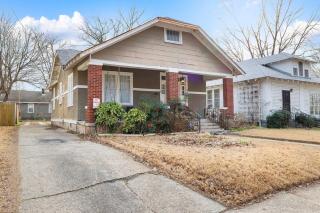 Midtown Bungalow with 1920's Charm - 5